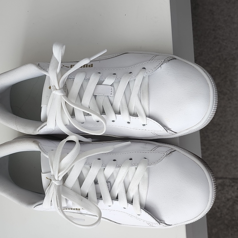 EUC - Puma Sneakers